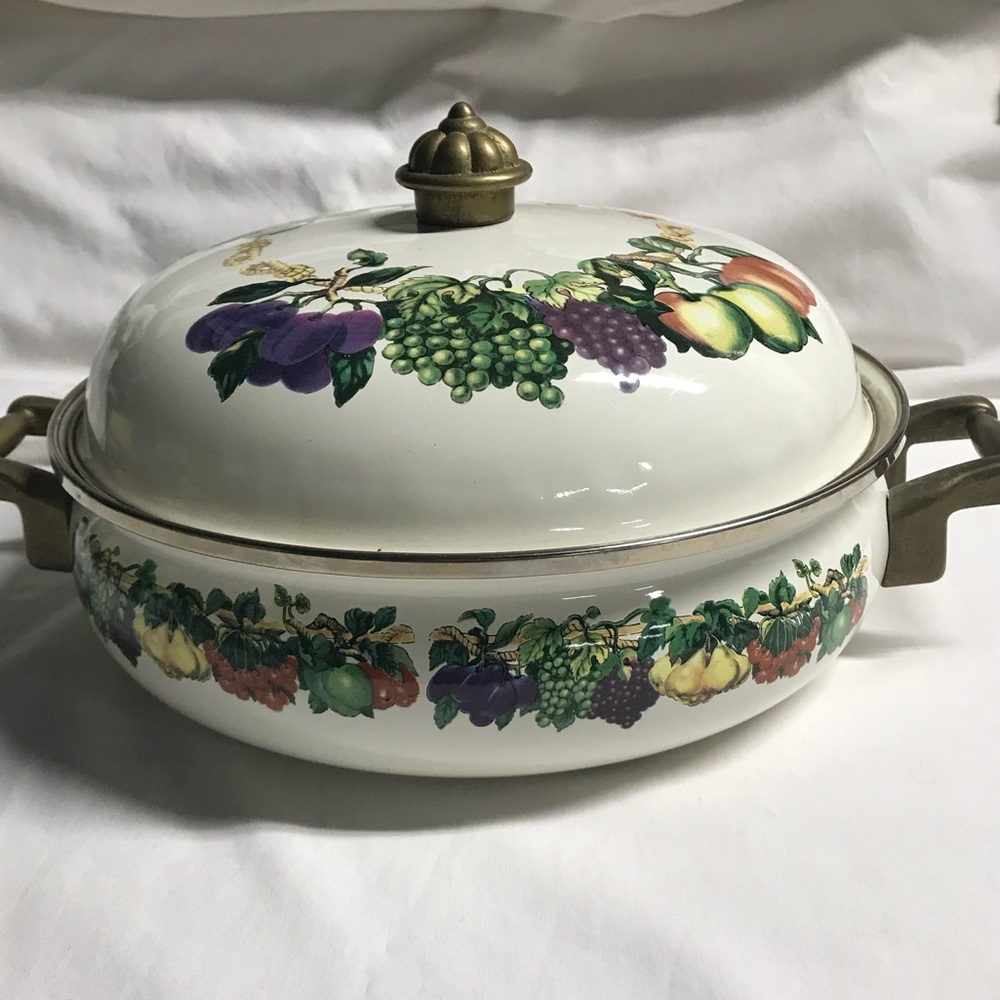 Vintage Enamel Kensington Baking Dish with Lid.